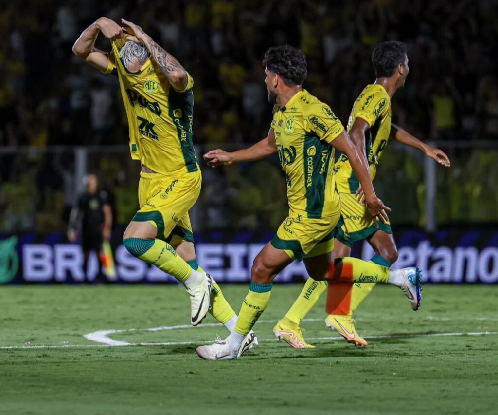 Jogos de hoje: quem joga no futebol e onde assistir (05/05/2025) Jogos de hoje: quem joga no futebol e onde assistir (05/05/2025)