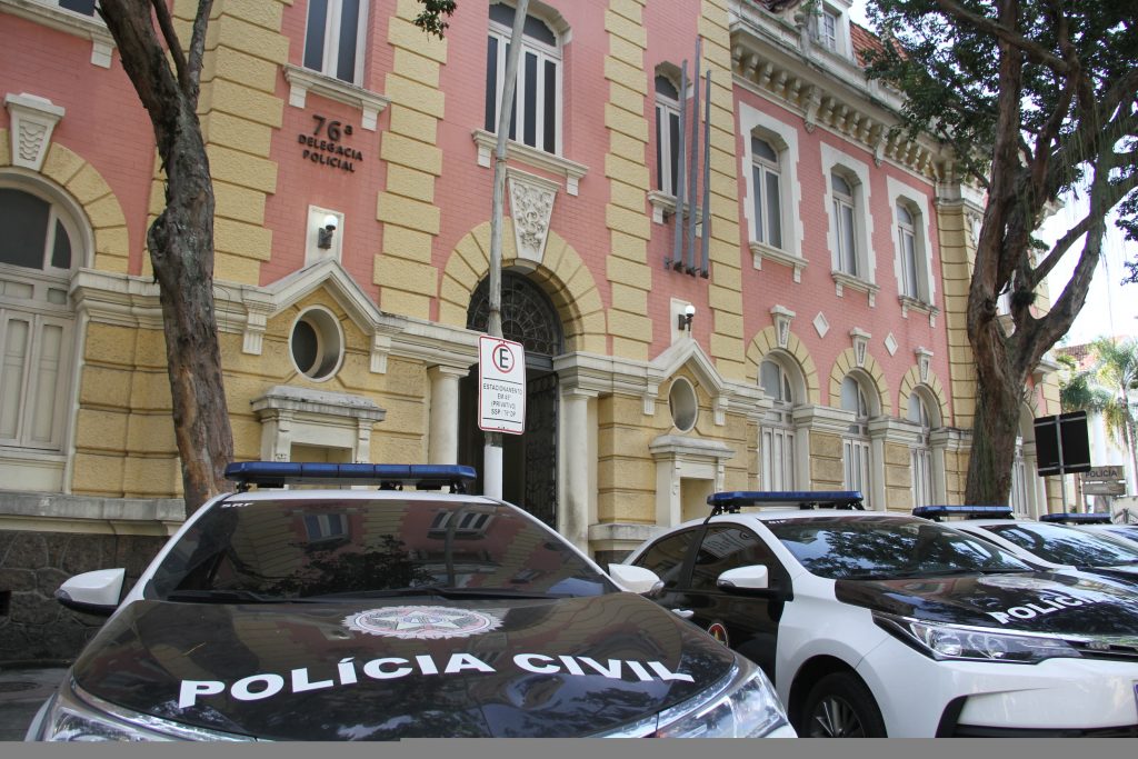 Niterói: suspeito de furto em hamburgueria é detido após reconhecimento pela PM