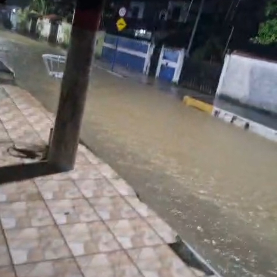 Forte chuva provoca pontos de alagamento na Região Central de Maricá