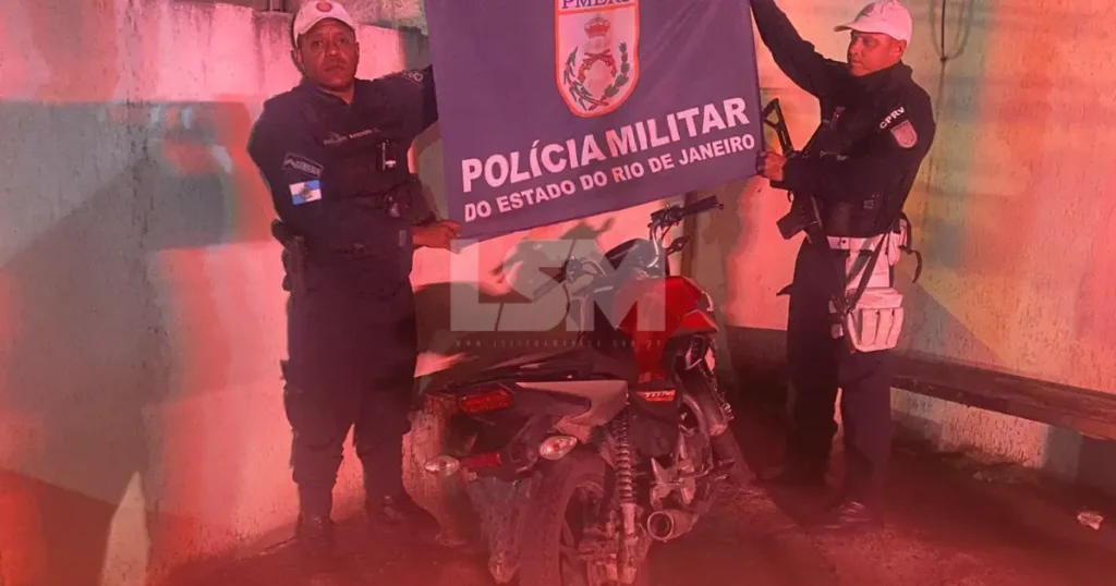 Motociclista é preso após empinar moto e tentar fugir da polícia na RJ-106