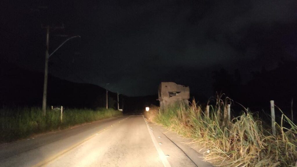 RJ-118: Moradores denunciam falta de iluminação e más condições na Estrada Ponta Negra–Sampaio