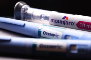 Uso de “canetas emagrecedoras” irregulares preocupa autoridades de saúde no RJ