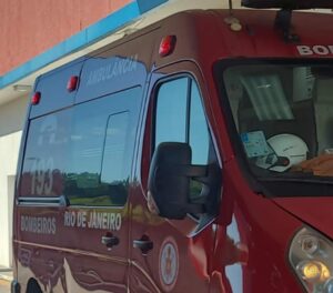 Maricá: Acidente entre carro e moto deixa uma pessoa ferida na RJ-106, em São José