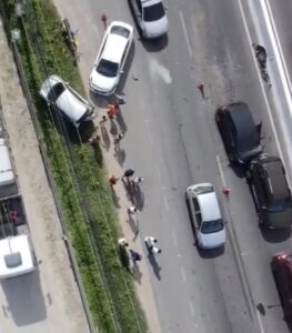 Maricá: Acidente na RJ-106 deixa uma pessoa ferida e causa engavetamento