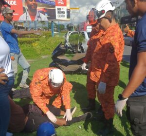 Maricá: Acidente entre carro e moto deixa ferido e provoca trânsito lento na RJ-106, em São José do Imbassaí