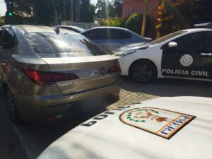 Maricá: Carro suspeito de estelionatos é interceptado por forças de segurança em Itaipuaçu Foto: Felipe Rojas