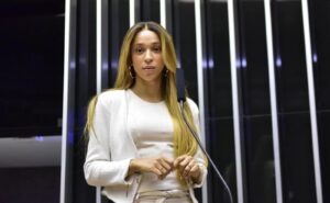 Deputada Erika Hilton é eleita presidente da Comissão da Mulher e rebate críticas na Câmara Foto: Zeca Ribeiro