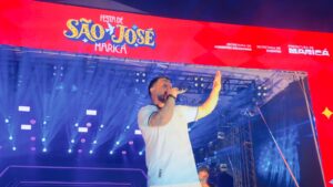 Show de Farias leva multidão à Orla do Marine em São José do Imbassaí