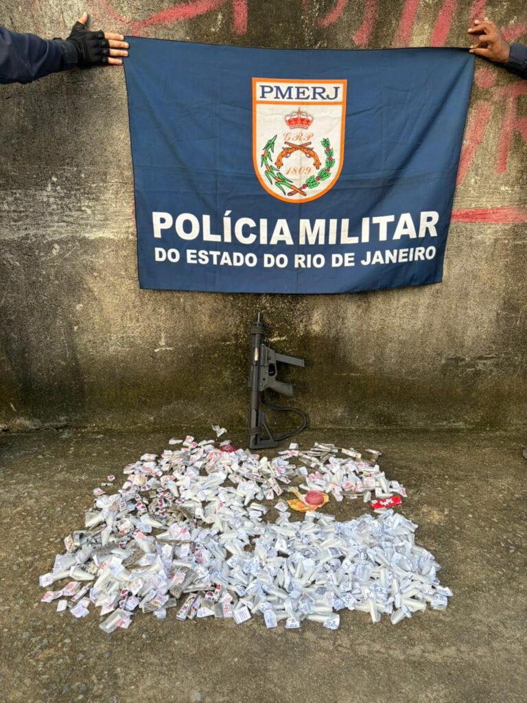 Polícia Militar faz cerco e prende três suspeitos do tráfico em Itaboraí