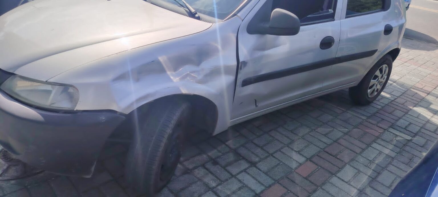 Acidente entre carro e moto deixa uma pessoa ferida em Itaipuaçu