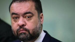 Cláudio Castro avalia renúncia para evitar cassação no TSE