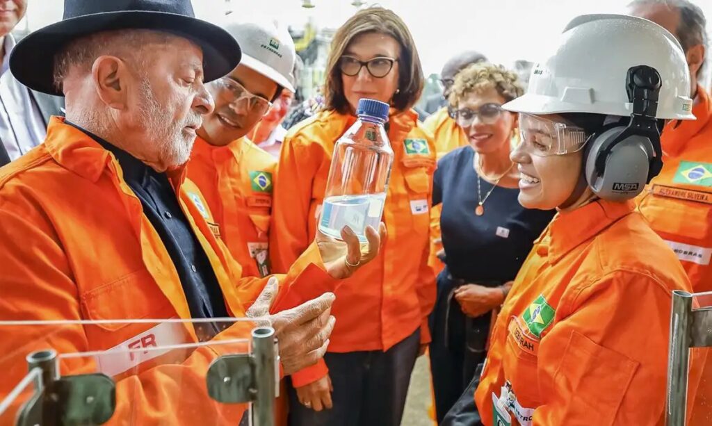 Lula propõe reserva estratégica de combustíveis para reduzir impactos de crises externas