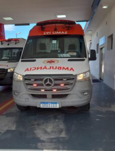 Motociclista fica ferido após colisão com carro no Centro de Maricá