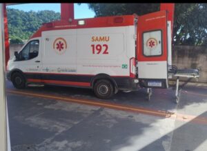 Motociclista fica ferido após colidir com três veículos em Itaipuaçu