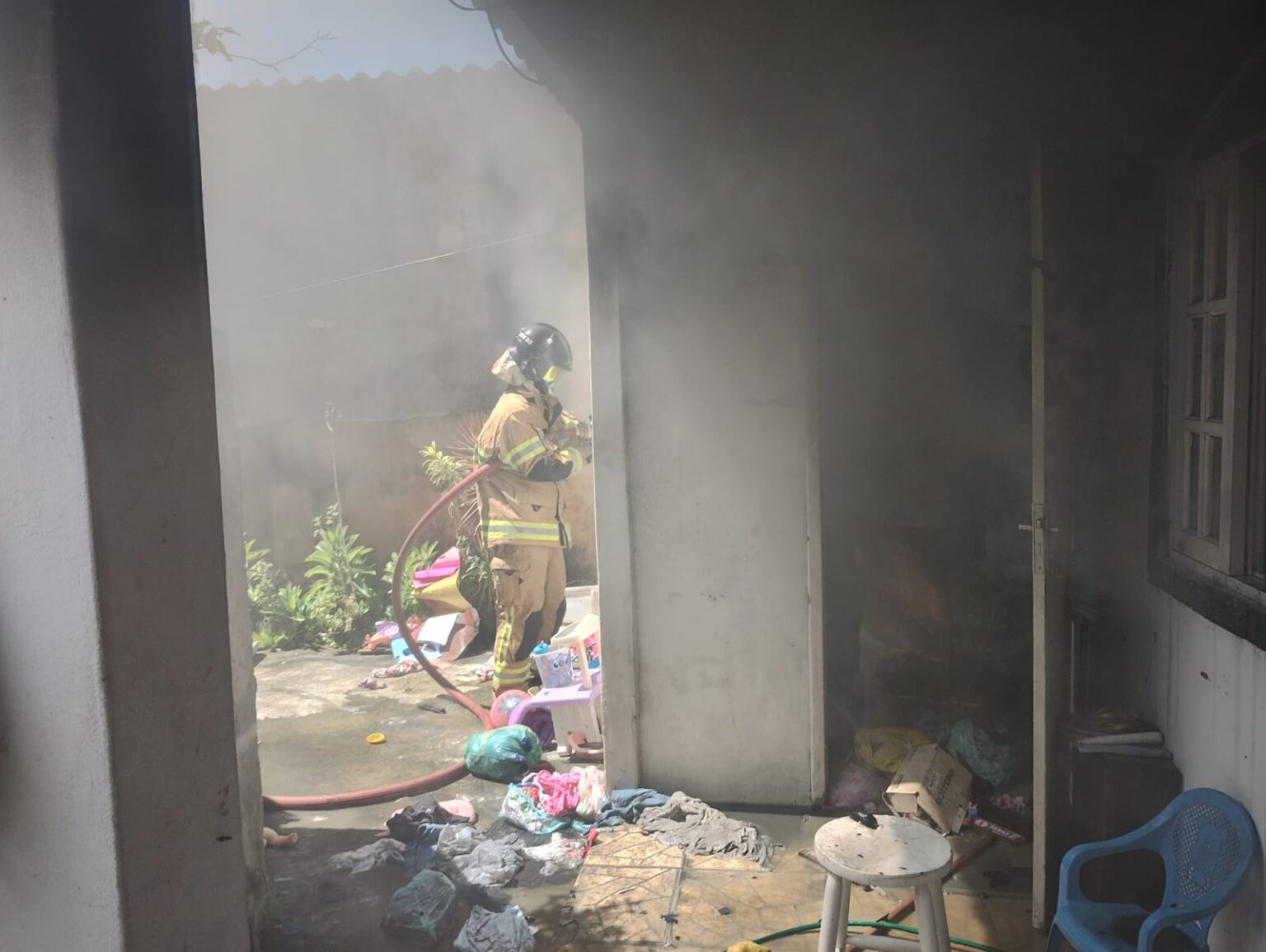 Maricá: Incêndio em casa na Divinéia pode ter sido causado por curto-circuito