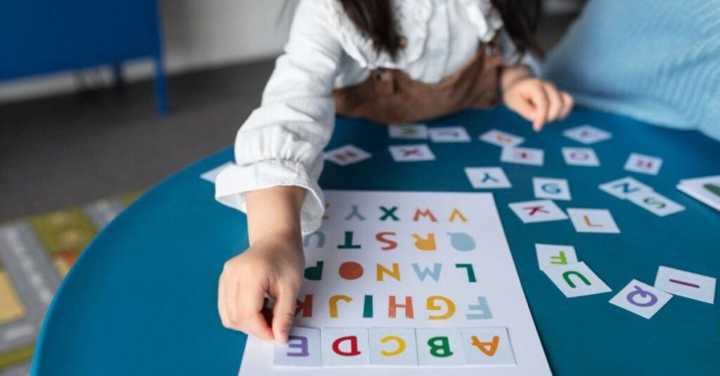 Brasil supera meta de alfabetização e alcança 66% das crianças na idade certa