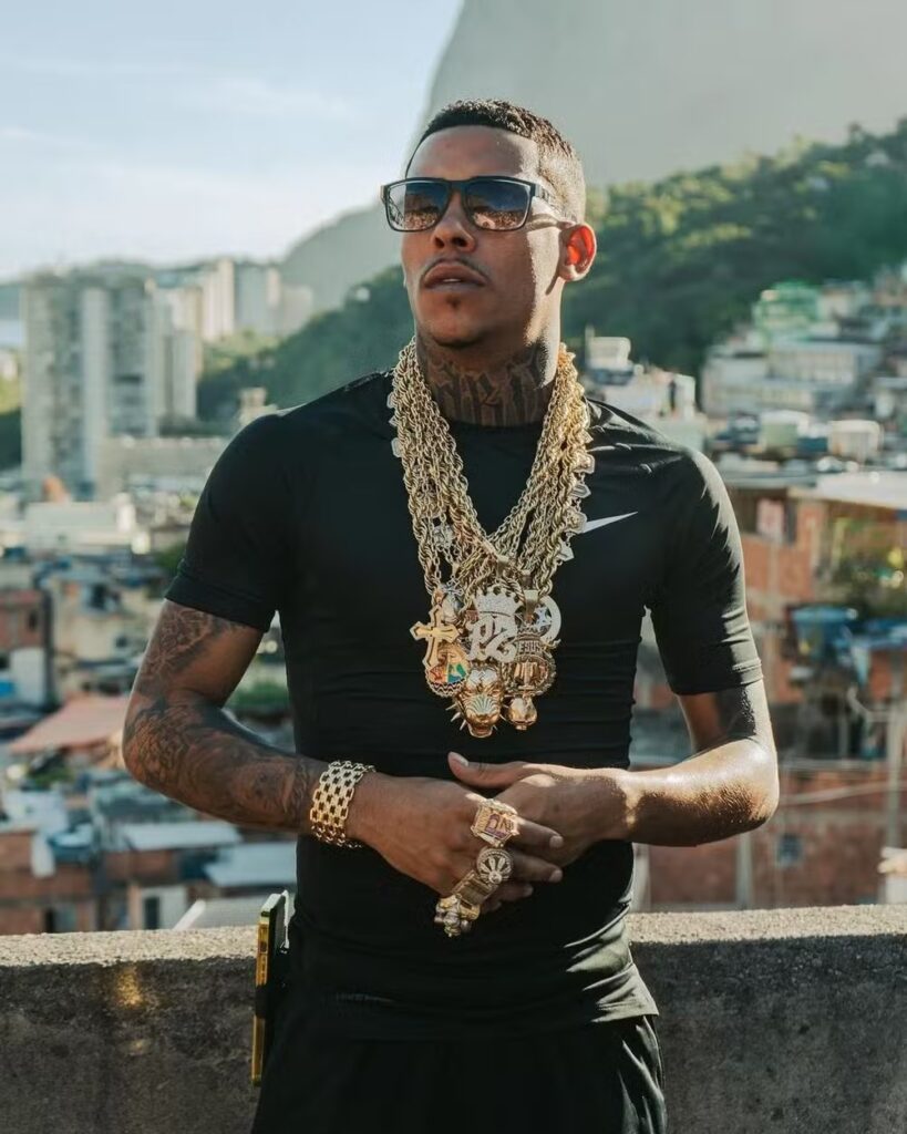 MC Poze do Rodo tem casa invadida por assaltantes armados no Recreio