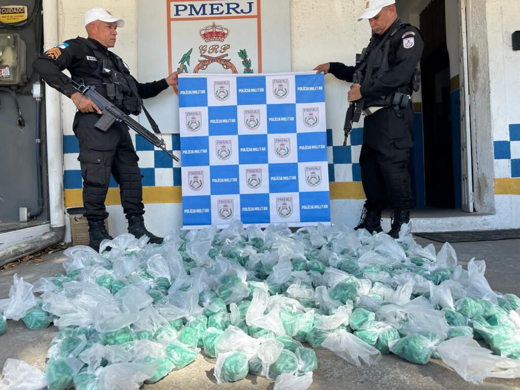 Homem é preso com 30 KG de cocaína em veículo após tentar fugir em Boa Esperança