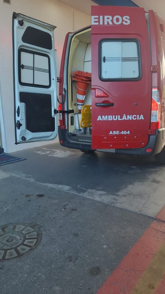 Motociclista fica ferido após colisão com carro no Flamengo