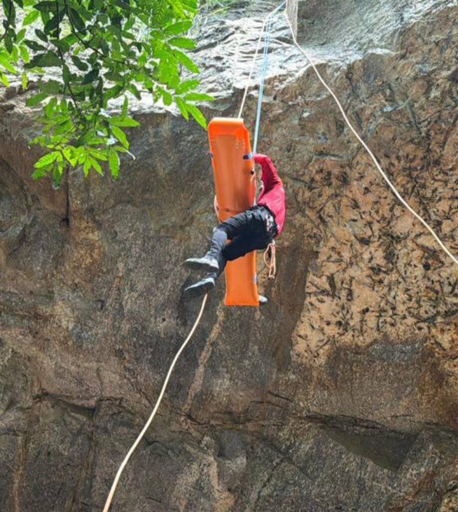 Defesa Civil de Maricá realiza curso de resgate vertical para atuação em áreas de difícil acesso