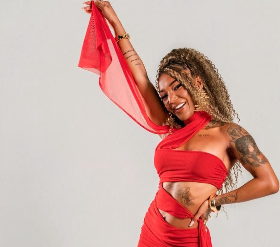 União de Maricá anuncia Mari Mola como musa para o Carnaval 2027