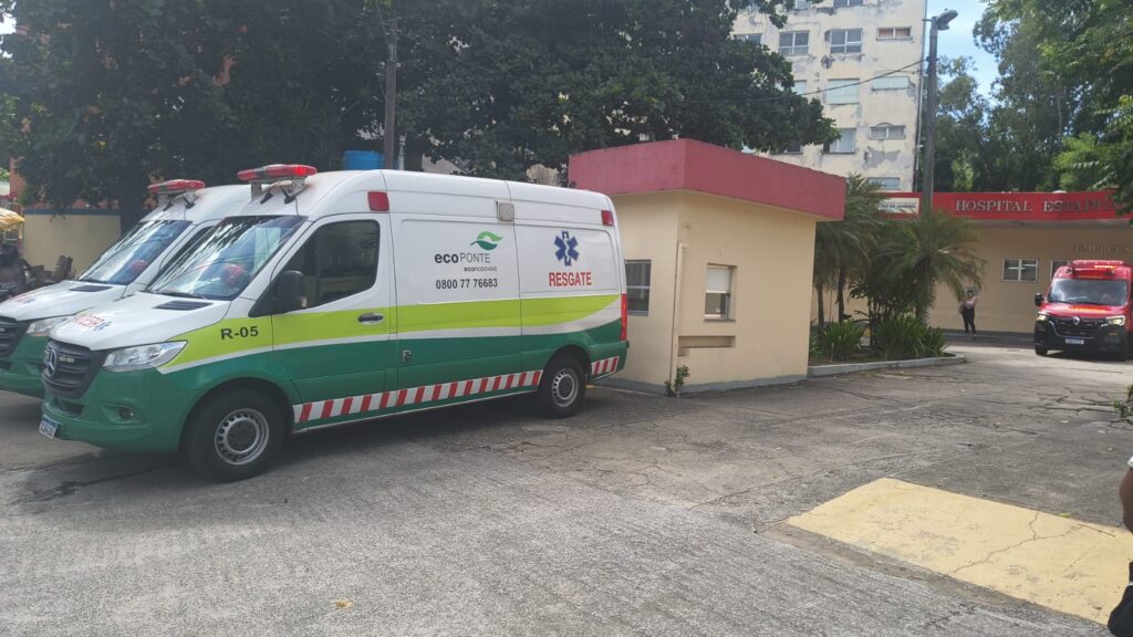 15 pessoas ficam feridas após uma colisão entre dois ónibus na BR-101 em São Gonçalo