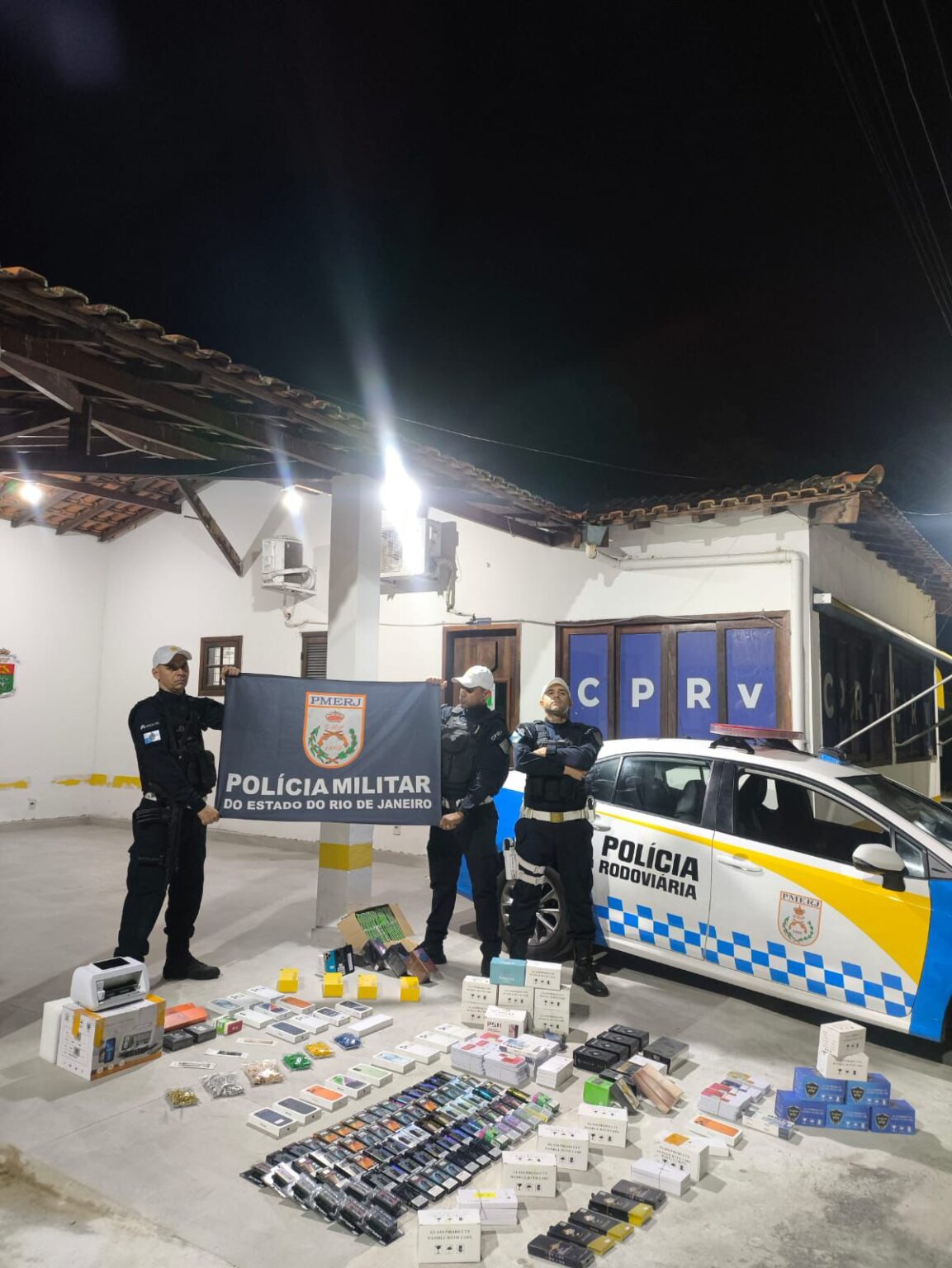 Polícia apreende R$ 187 mil em mercadorias irregulares entre eles IPhones durante abordagem na Rodovia Amaral Peixoto