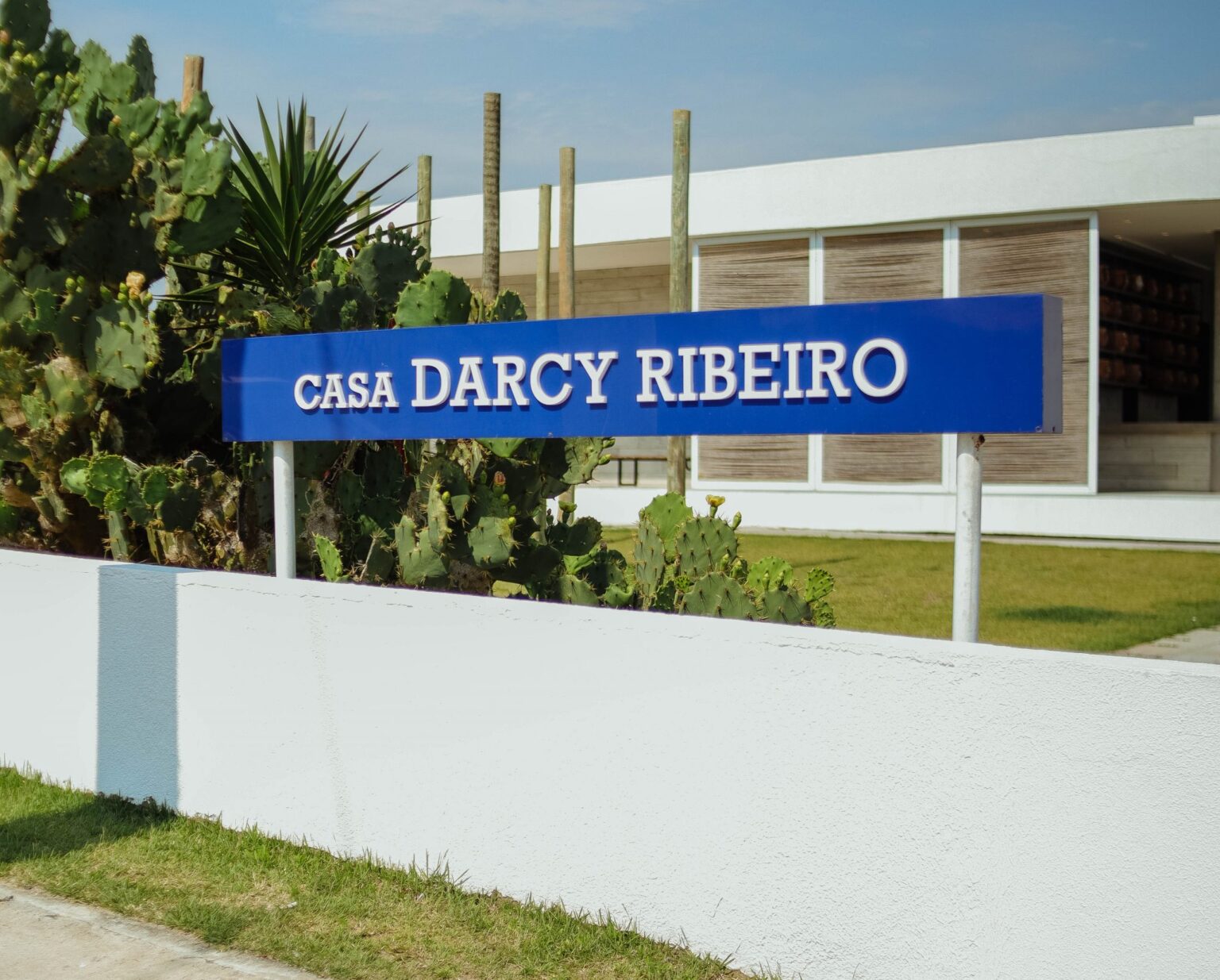 Escrito em Maricá, clássico de Darcy Ribeiro é traduzido para o mandarim e lançado na China