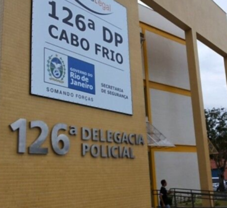 Mãe e filho são presos acusados de aplicar golpes imobiliários na Região dos Lagos