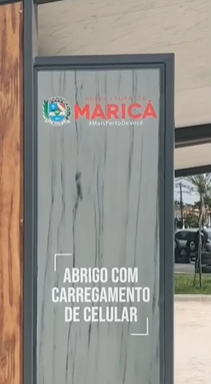 Maricá: Prefeitura instala ponto de ônibus com um entrada USB para carregamento de celular