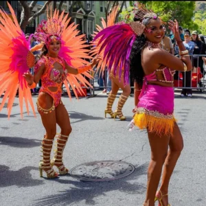 Sambista de Maricá representa a cidade em tradicional carnaval afro-brasileiro nos Estados Unidos