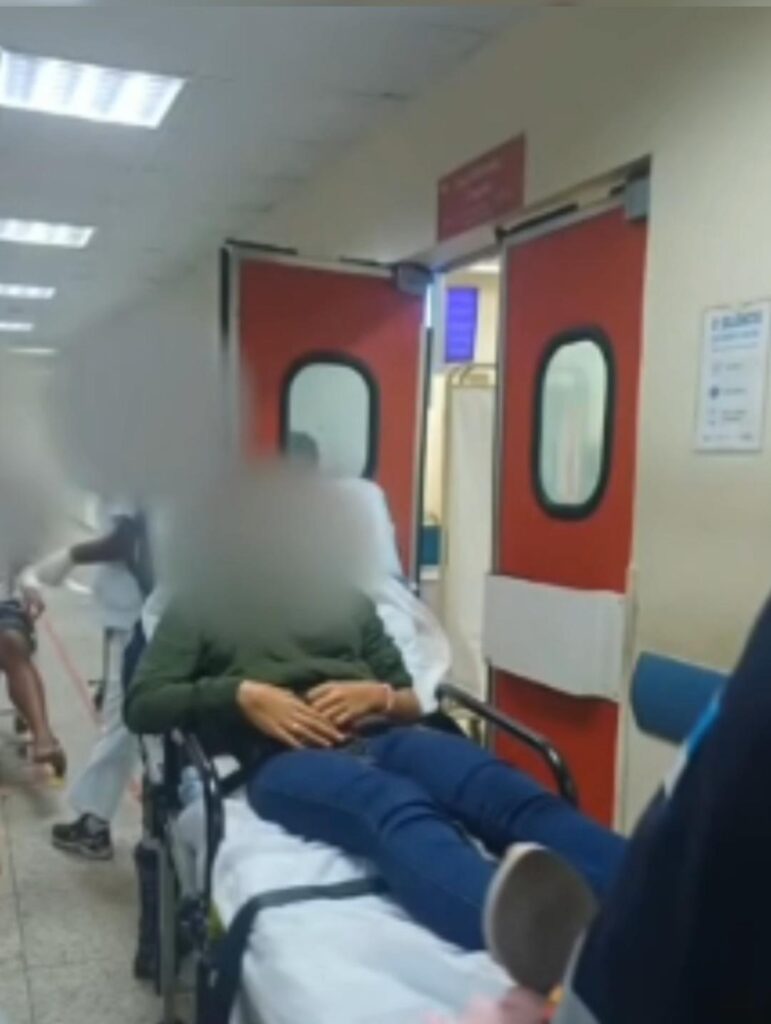 Rio: Estudante tem maxilar quebrado após agressäo na porta da escola