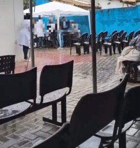 Pacientes enfrentam chuva e frio em fila de posto de saúde de São José do Imbassaí