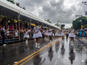 Desfile Cívico de Maricá pode acontecer sob risco de chuva nesta terça-feira 26, aponta previsão