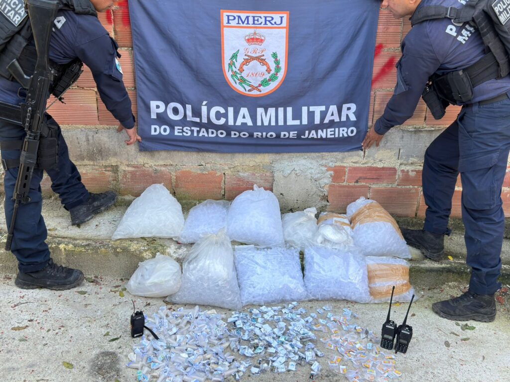 Niterói: Operação para retirada de barricadas termina com apreensão de drogas no Caniçal