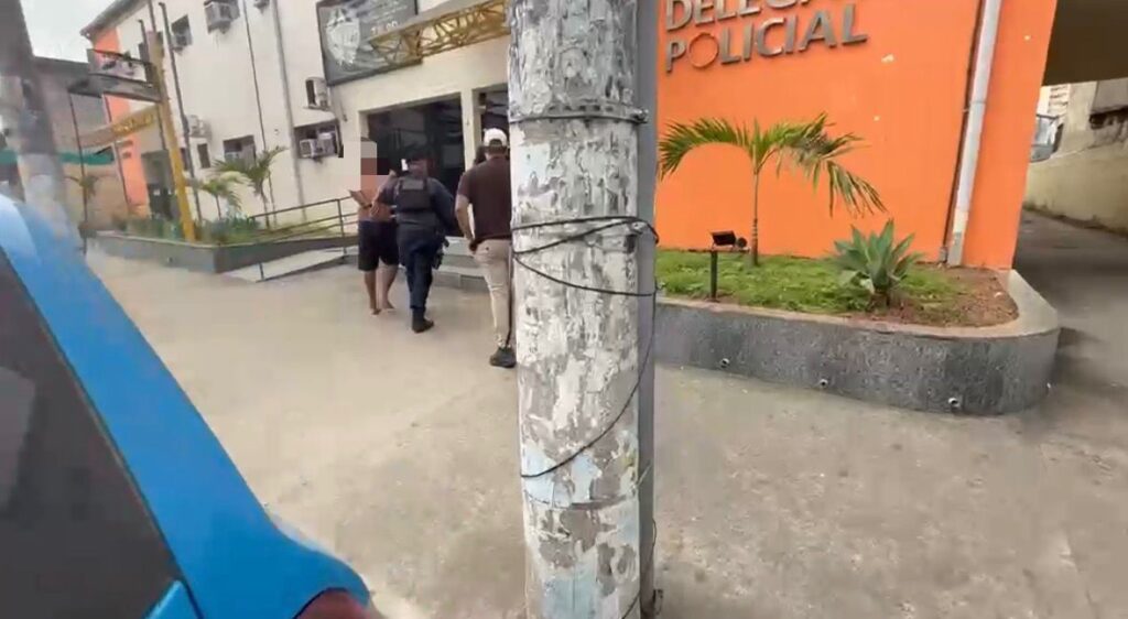 Homem suspeito de atirar contra policiais durante abordagem é preso em São Gonçalo