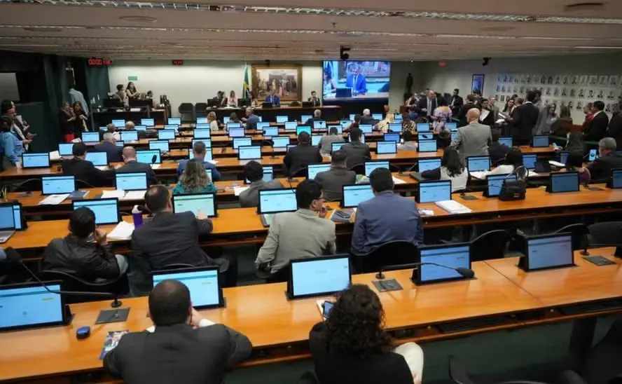 CCJ da Câmara aprova PEC que reduz maioridade penal para 16 anos