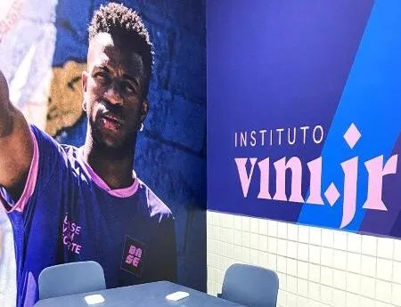 Maricá firma cooperação com Instituto Vini Jr para fortalecer ensino por meio do futebol
