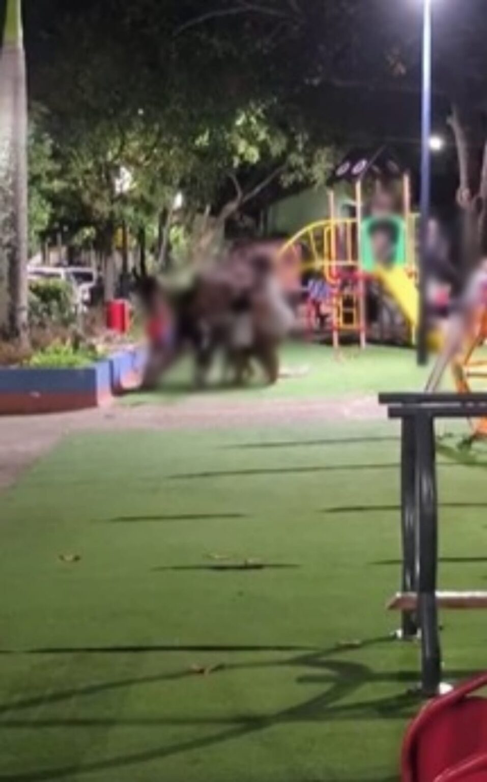 Briga em praça pública assusta famílias em Itaipuaçu