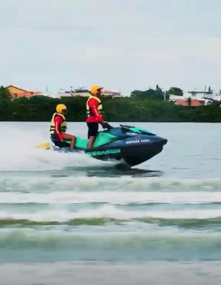 Defesa Civil de Maricá realiza treinamento com moto aquática para operações de resgate