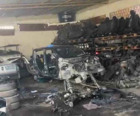 Itaboraí: Desmanche clandestino é descoberto e PM recupera carro roubado e detém quatro suspeitos