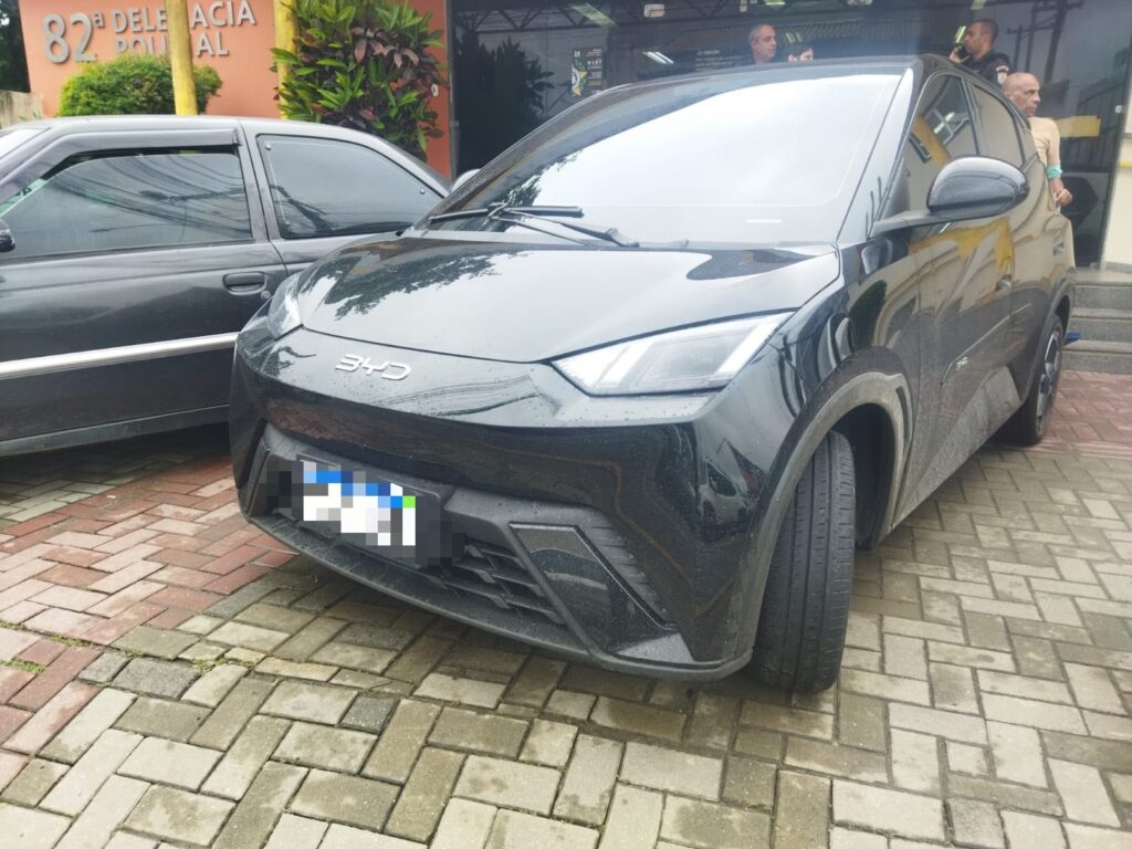 Mulher é detida com carro suspeito de clonagem na RJ-106, em Maricá