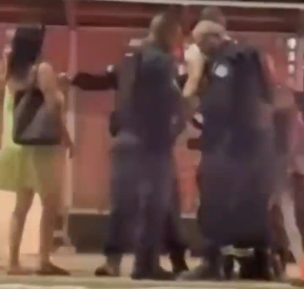 Itaboraí: Homem é preso após agredir companheira durante discussão na Av 22 de Maio no Centro