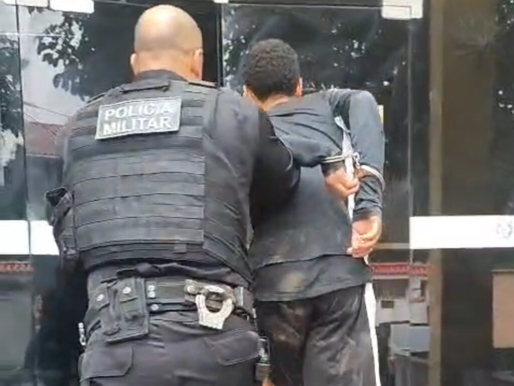 Araruama: Foragido acusado de homicídio em Belo Horizonte é capturado pela PM em Praia Seca