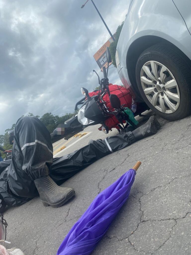 Acidente entre carro e moto deixa duas pessoas feridas no Parque Nanci
