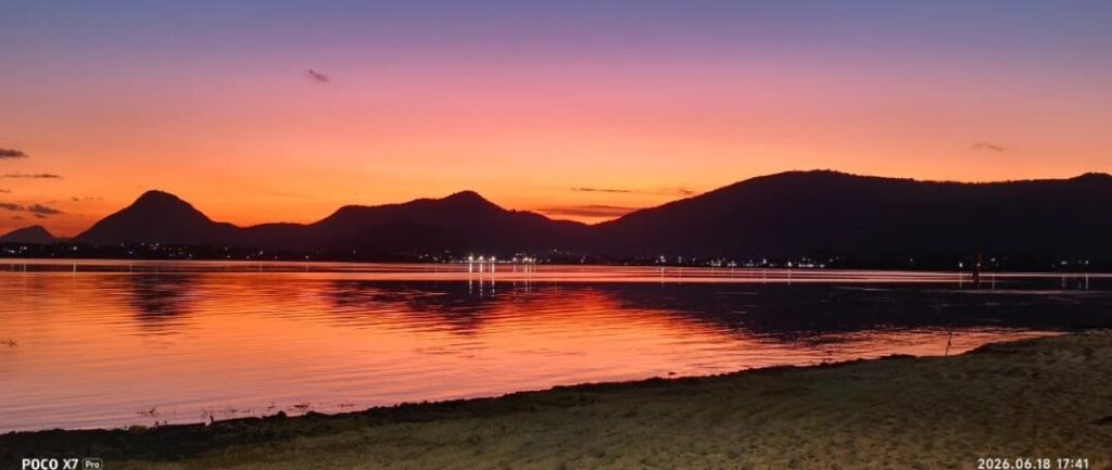 Morador registra belo pôr do sol em Araçatiba nesta quinta-feira