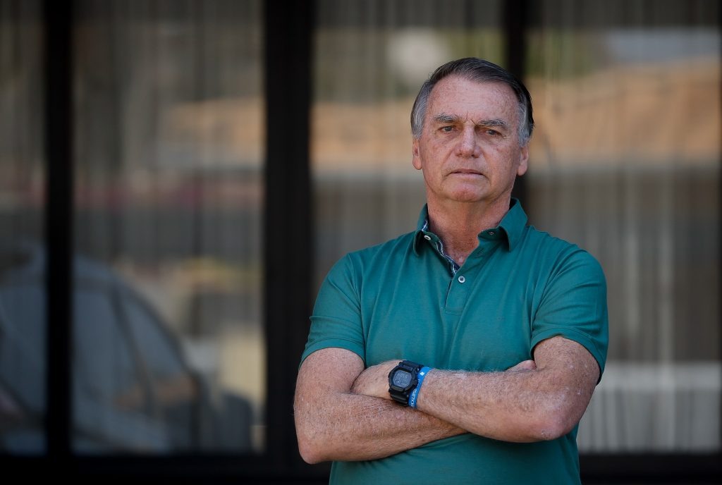 Moraes autoriza depoimento de Bolsonaro em investigação sobre arma apreendida
