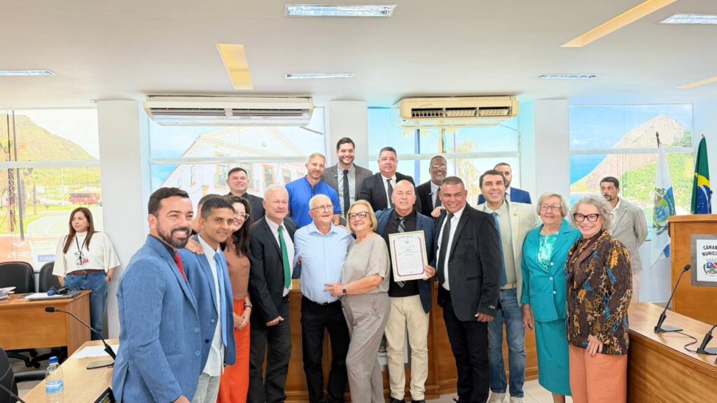 Vereador Robson Dutra entrega Moções de Aplausos a José Delaroli, Odilon Corrêa e Kevin
