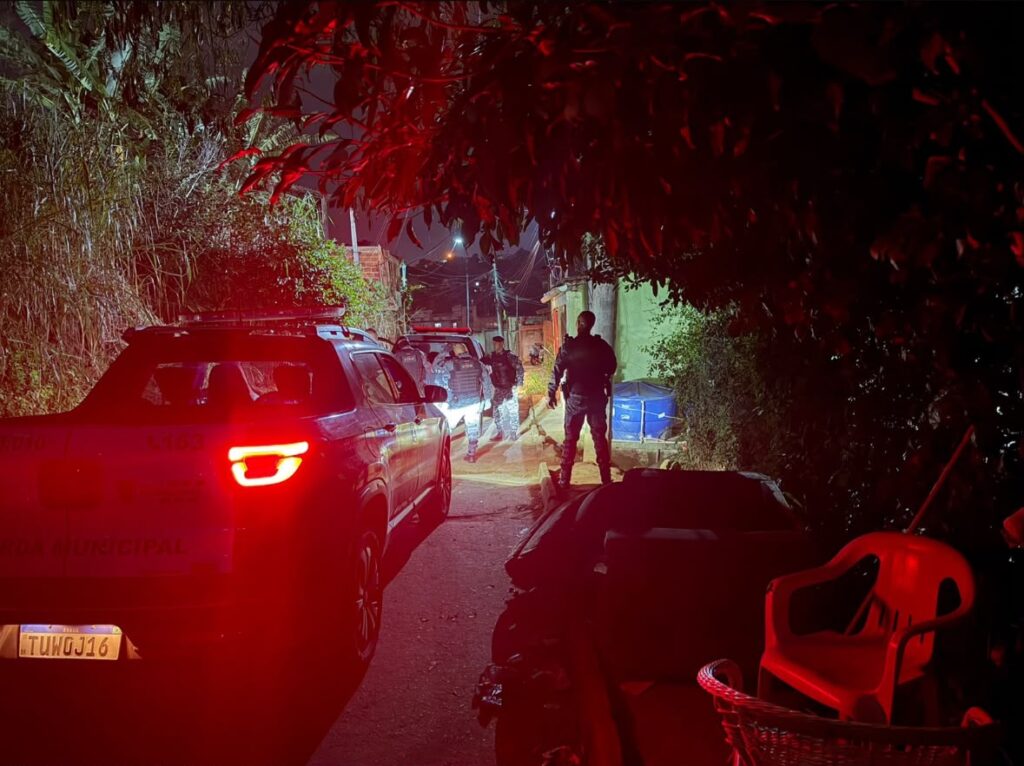 Denúncia leva Guarda Municipal a localizar ponto ligado ao tráfico no Morro do Amor, em Maricá