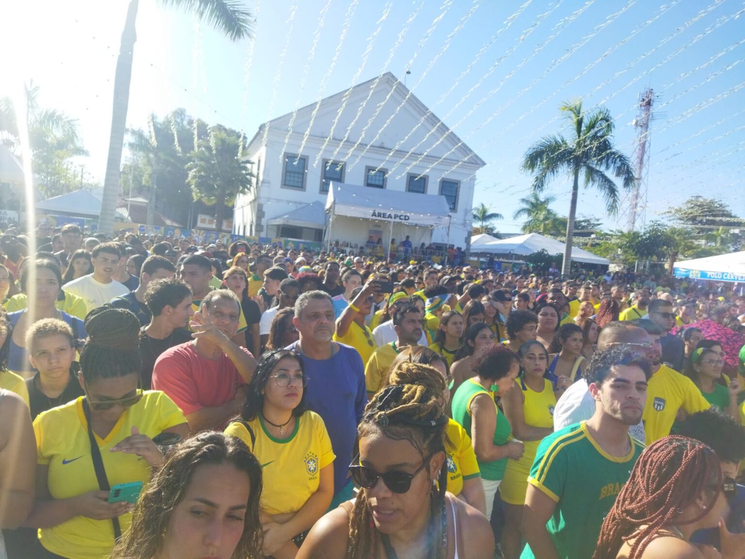 Esquina da Copa transmite Brasil x Japão e maricaenses seguem confiantes na reação da Seleção